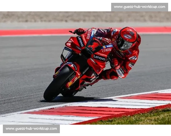 惊心动魄的MotoGP！事故回放，看赛车手如何与死神擦肩而过